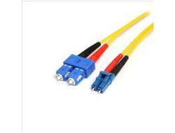 StarTech.com 4m Fiber Optic Cable - Single-Mode Duplex 9/125 - LSZH - LC/SC - OS1 - LC to SC Fiber Patch Cable (SMFIBLCSC4)